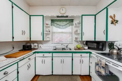 Pantry Photo of 46054 Third Avenue, Chilliwack, BC