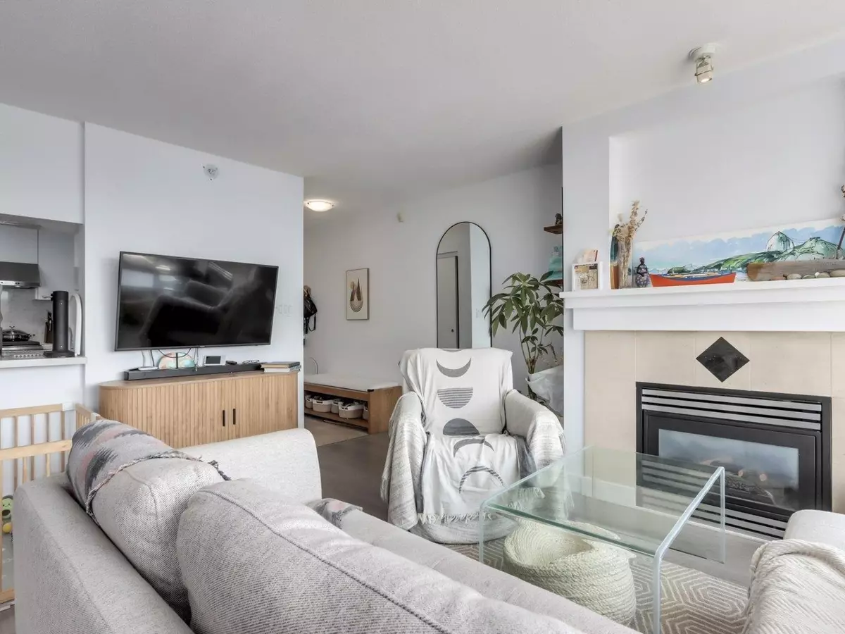 Dining Area Photo of 1708 198 Aquarius Mews, Vancouver, BC