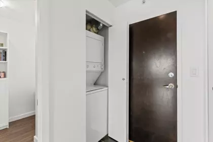 Walk-In Closet Photo of 2123 938 Smithe Street, Vancouver, BC
