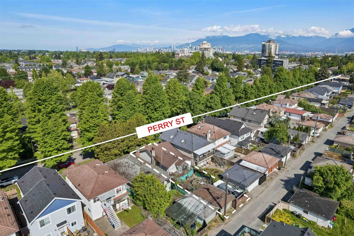Family Room Photo of 4412 Perry Street, Vancouver, BC