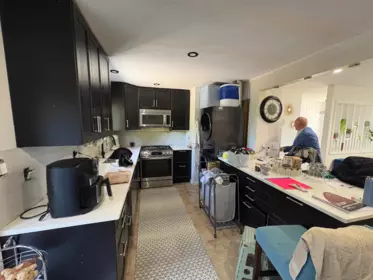 Kitchen Photo of 15847 Russell Avenue, White Rock, BC