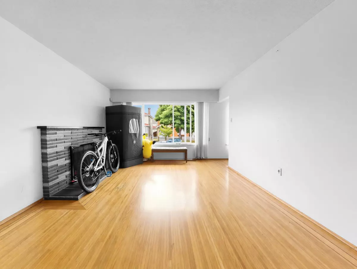 Family Room Photo of 1972 E 51st Avenue, Vancouver, BC