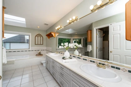 Basement Recreation Room Photo of 9729 180 Street, Surrey, BC
