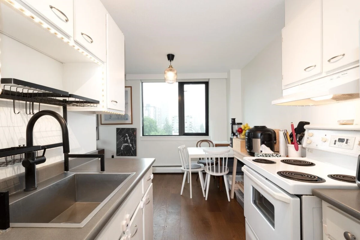 Dining Area Photo of 1104 1330 Harwood Street, Vancouver, BC