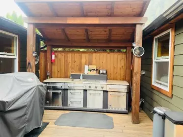 Kitchen Island Photo of 164/165 640 Hot Springs Road, Harrison Hot Springs, BC