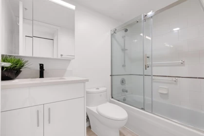 Guest Bathroom Photo of 501 1331 W Georgia Street, Vancouver, BC