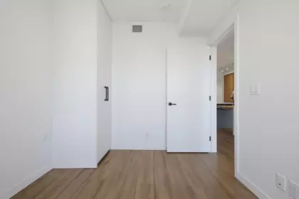 Hallway Photo of 1012 13428 105 Avenue, Surrey, BC