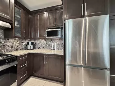 Kitchen Island Photo of 1436 Bewicke Avenue, North Vancouver, BC
