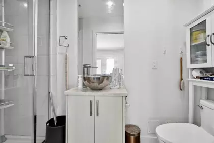 Powder Room Photo of 5430 Melbourne Street, Vancouver, BC
