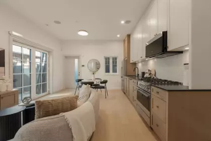 Kitchen Island Photo of 2544 Grant Street, Vancouver, BC