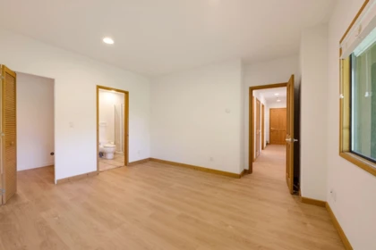 Entry Foyer Photo of 13102 13 Avenue, Surrey, BC