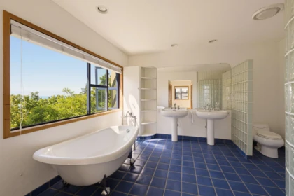 Powder Room Photo of 13102 13 Avenue, Surrey, BC