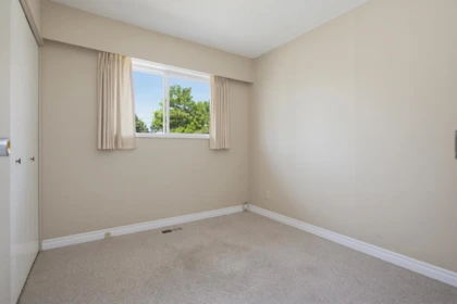 Laundry Room Photo of 32659 Willingdon Crescent, Abbotsford, BC