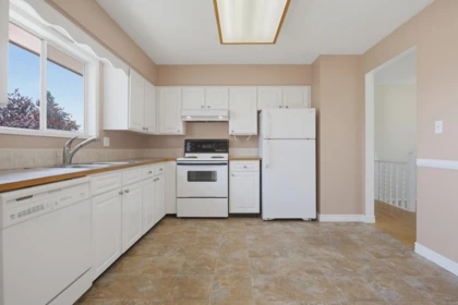 Walk-In Closet Photo of 32659 Willingdon Crescent, Abbotsford, BC