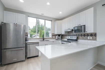 Guest Bathroom Photo of 10295 243a Street, Maple Ridge, BC
