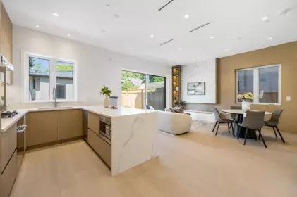 Mudroom Photo of 2 3771 W King Edward Avenue, Vancouver, BC