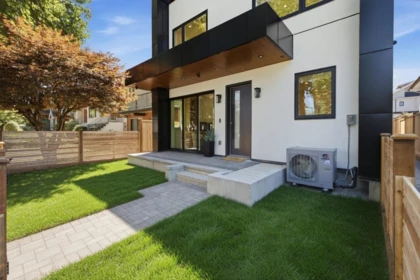 1 3018 E 19th Avenue, Vancouver, BC, Vancouver — Half Duplex for sale