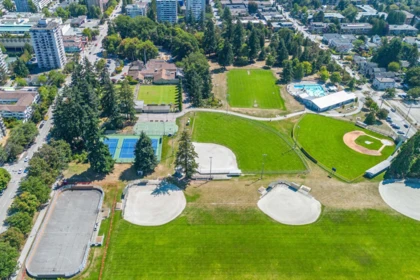 Swimming Pool Photo of 703 550 Eighth Street, New Westminster, BC