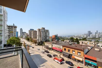 Entry Foyer Photo of 707 1068 W Broadway, Vancouver, BC