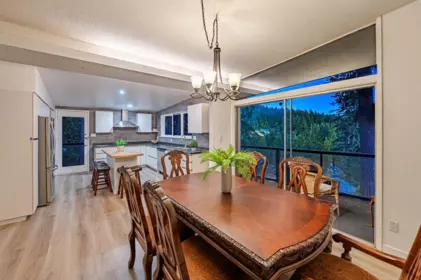 Kitchen Island Photo of 3980 Bayridge Avenue, West Vancouver, BC