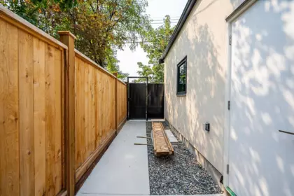 Garden / Landscaping Photo of 2 456 E 38th Avenue, Vancouver, BC