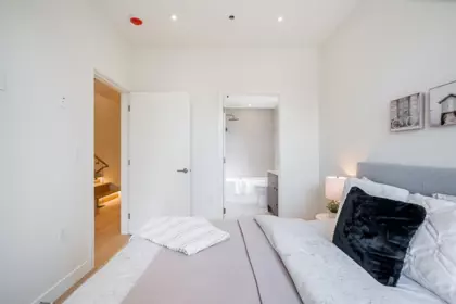 Guest Bathroom Photo of 2 456 E 38th Avenue, Vancouver, BC