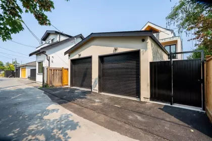 Swimming Pool Photo of 2 456 E 38th Avenue, Vancouver, BC