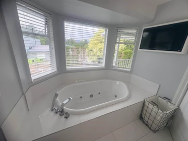 Primary Bathroom Photo of 23017 122a Avenue, Maple Ridge, BC