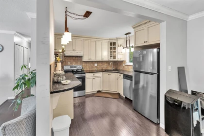Kitchen Photo of 35224 Mckee Road, Abbotsford, BC