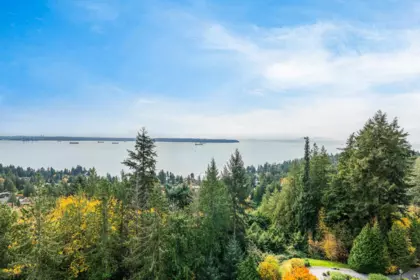 Backyard Photo of 1101 3335 Cypress Place, West Vancouver, BC