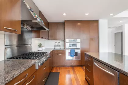 Kitchen Island Photo of 1101 3335 Cypress Place, West Vancouver, BC