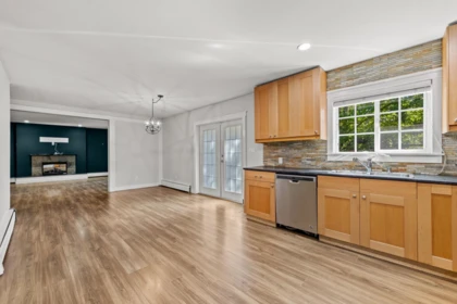 Kitchen Island Photo of 12686 20 Avenue, Surrey, BC