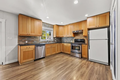 Kitchen Photo of 12686 20 Avenue, Surrey, BC