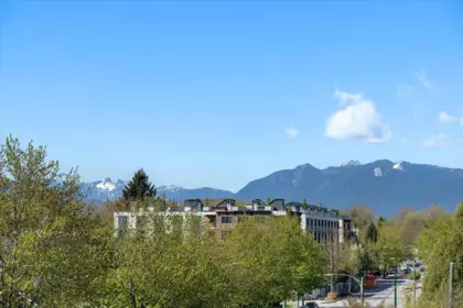 Hot Tub / Spa Photo of 231 2830 Nanaimo Street, Vancouver, BC