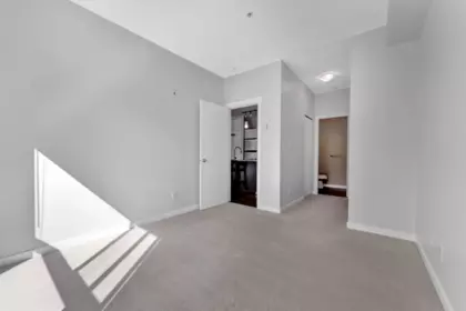 Mudroom Photo of 335 13733 107a Avenue, Surrey, BC