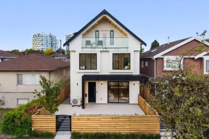 2 2211 Mannering Avenue, Vancouver, BC, Vancouver — Half Duplex for sale