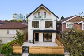 2 2211 Mannering Avenue, Vancouver, BC