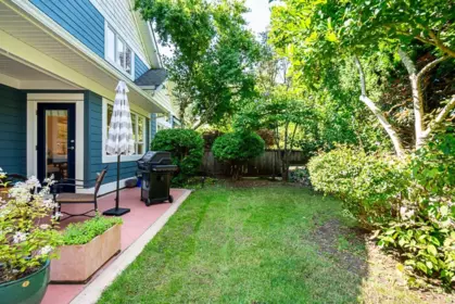 Swimming Pool Photo of 35 15055 20 Avenue, Surrey, BC