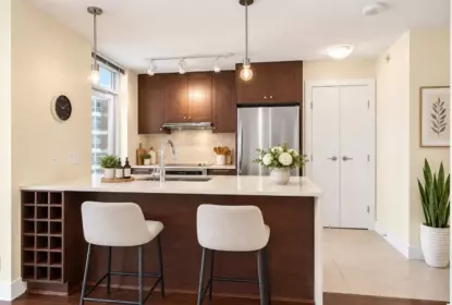 Kitchen Island Photo of 2504 888 Homer Street, Vancouver, BC