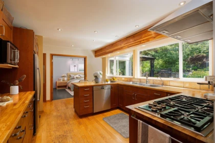 Breakfast Nook Photo of 1529 Whitesails Drive, Bowen Island, BC