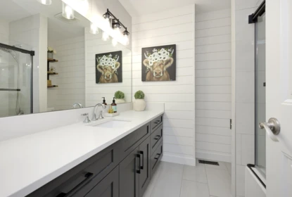 Hallway Photo of 8792 Goundrey Street, Mission, BC