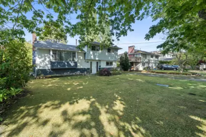 Kitchen Island Photo of 3471 Trumond Avenue, Richmond, BC