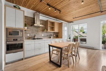 305 4223 Hastings Street, Burnaby, BC, Burnaby — Apartment/Condo for sale