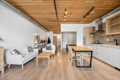 305 4223 Hastings Street, Burnaby, BC, Burnaby — Apartment/Condo for sale