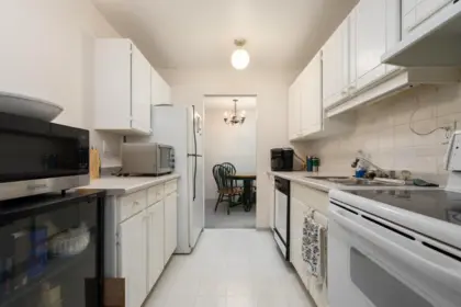 206 3451 Springfield Drive, Richmond, BC, Richmond — Apartment/Condo for sale