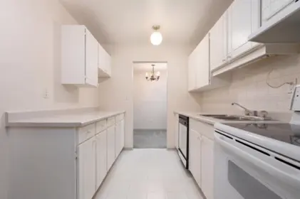 206 3451 Springfield Drive, Richmond, BC, Richmond — Apartment/Condo for sale