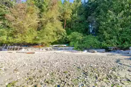 Front Yard Photo of 498 Marine Turnabout, Mayne Island, BC