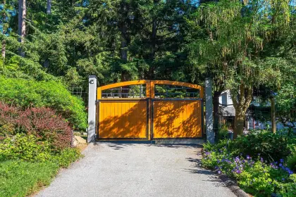 1526 Whitesails Drive, Bowen Island, BC, Bowen island — Single Family Residence for sale