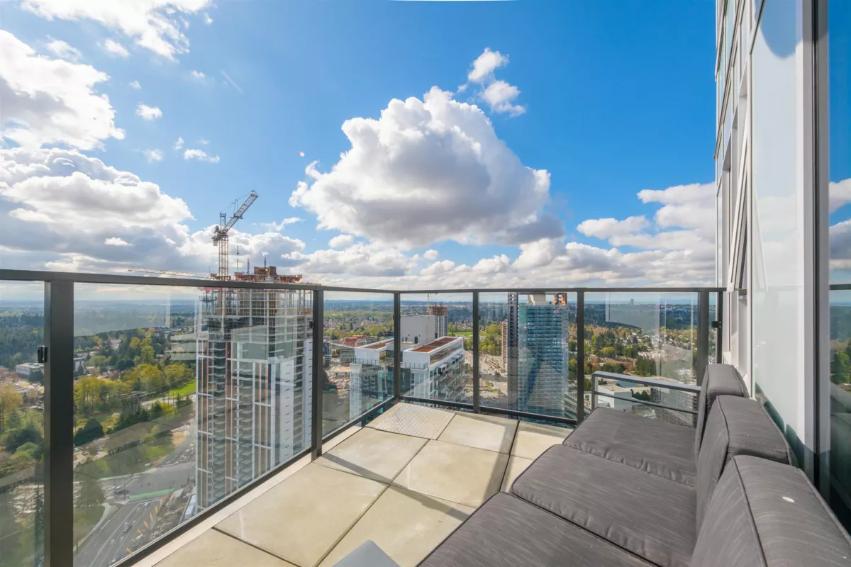 Hallway Photo of 4105 9887 Whalley Boulevard, Surrey, BC