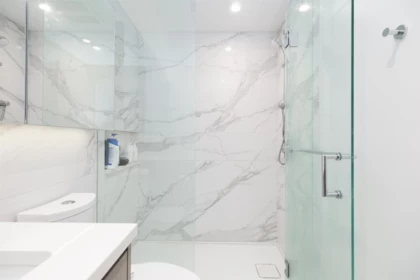 Primary Bathroom Photo of 4105 9887 Whalley Boulevard, Surrey, BC